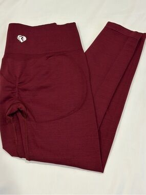 Women’s Best Burgundy Scrunch Leggings